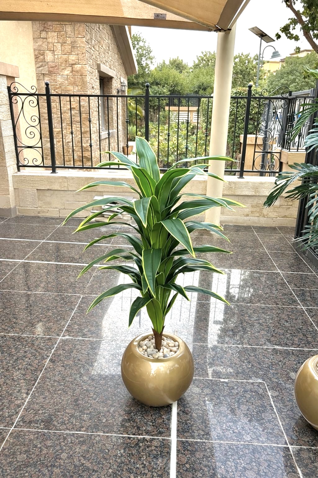 Fiberglass plant pot Gold - 90 x 30cm
